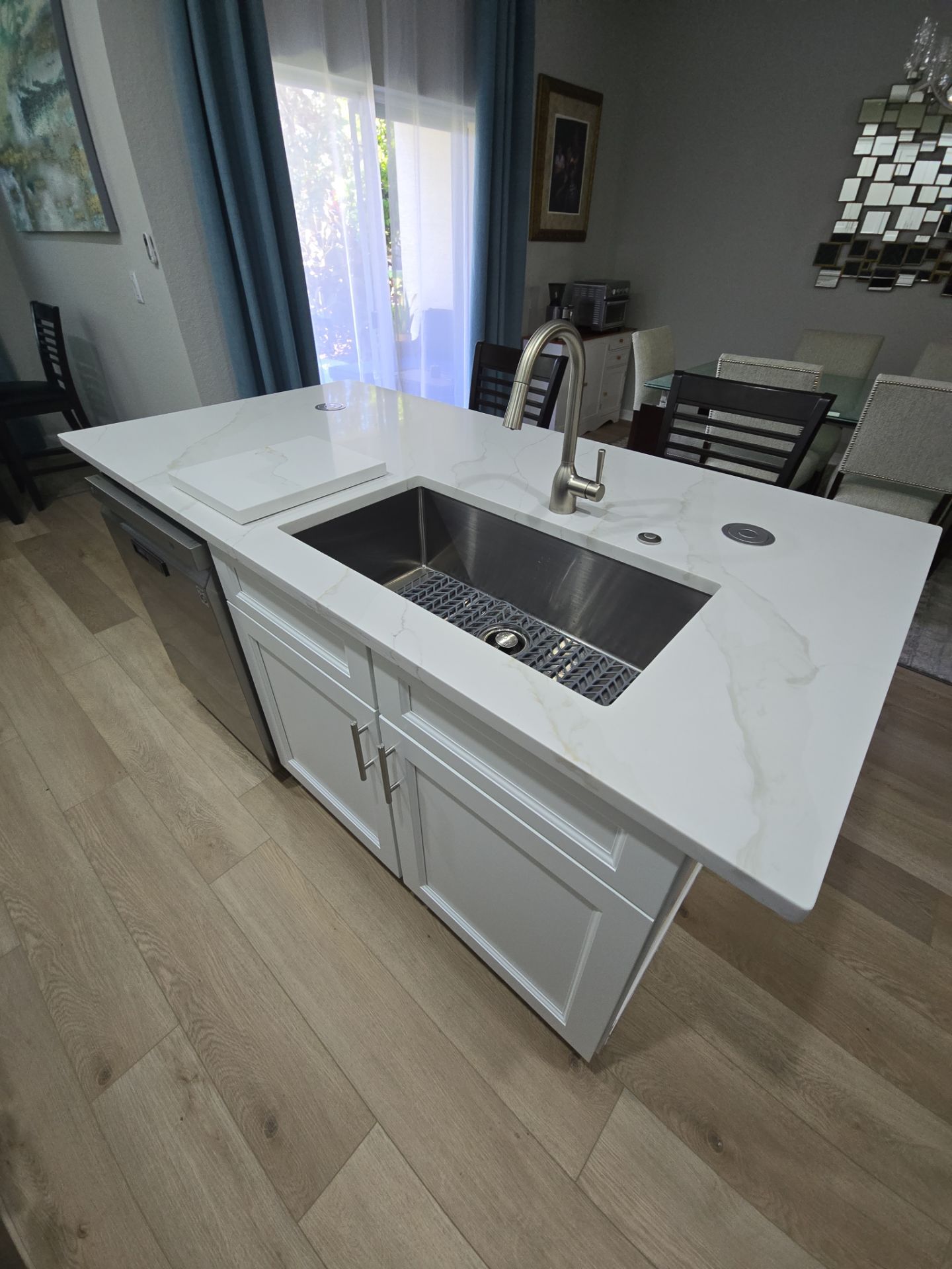 cozinha branca e p ilha